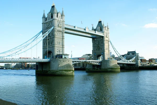 Tower bridge over the River Thames in London, England — Stock Photo, Image