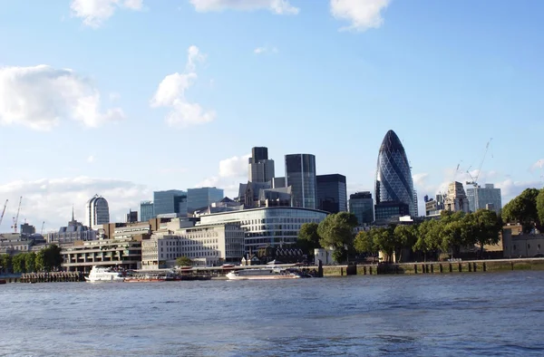 Vista urbana exterior. riverside, Thames River, Londres, Inglaterra —  Fotos de Stock