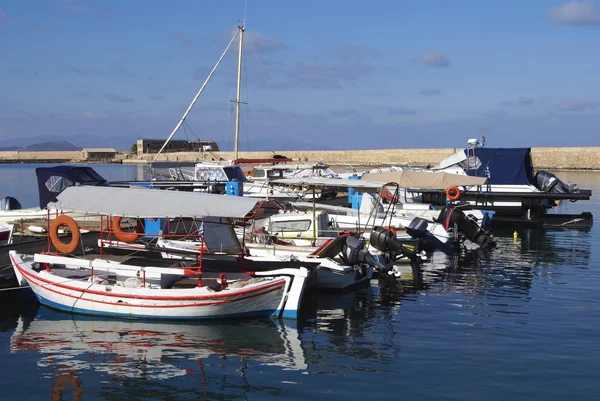 Boote. der venezianische hafen, der hafen von chania, beton, griechenland — Stockfoto