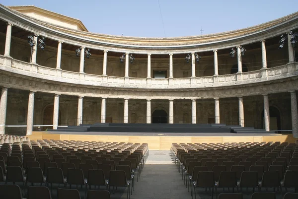 Sahne alanı, konferans salonu. açık havada tiyatro, Alhambra, Granada, İspanya — Stok fotoğraf