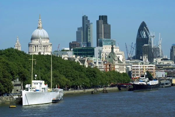 Szent Paul katedrális. Kültéri városi kilátás. Riverside, Temze-folyó, London, Anglia — Stock Fotó