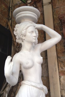 Yunan kadın heykeli