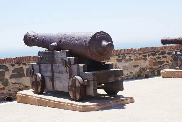 大砲、Sohail 城、フエンヒローラ、アンダルシア、スペイン — ストック写真