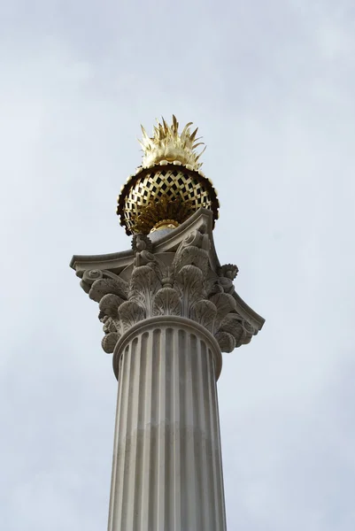 Het Monument. Monument voor de grote brand van Londen, Londen, Engeland — Stockfoto