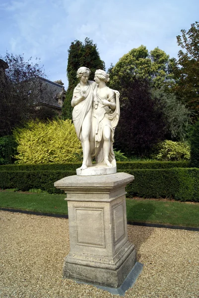 Estatua de pareja. estatuas — Foto de Stock