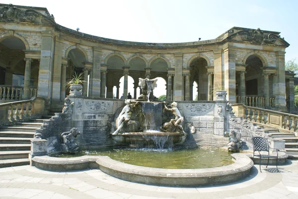雕塑的喷泉，纵然城堡花园，肯特，英国 — 图库照片
