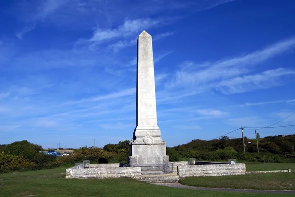 ポートランドの慰霊碑。ポートランドの戦争記念館、ポートランド、ドーセット、イングランドの島 — ストック写真