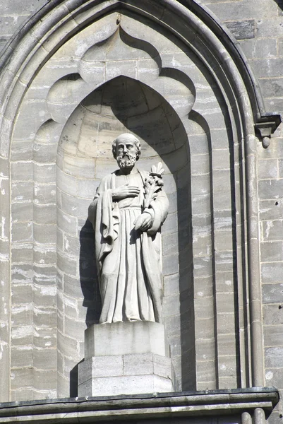 Statue, Notre Dame Basilica facade, Montreal, Quebec, Canada — Stock Photo, Image