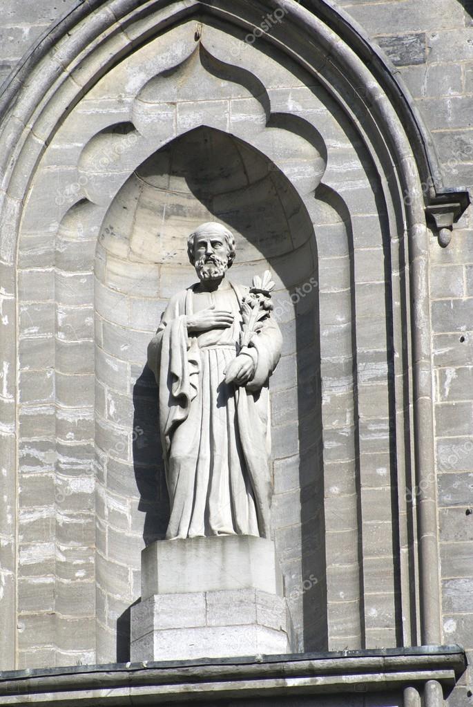 Statue, Notre Dame Basilica facade, Montreal, Quebec, Canada — Stock