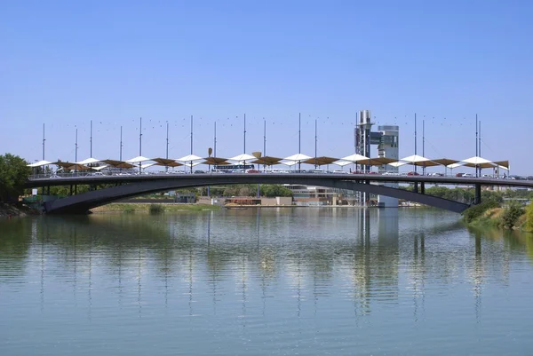Puente del Cristo de la Expiracion. Puente del Cachorro. Guadalquivir, Sevilha, Espanha — Fotografia de Stock