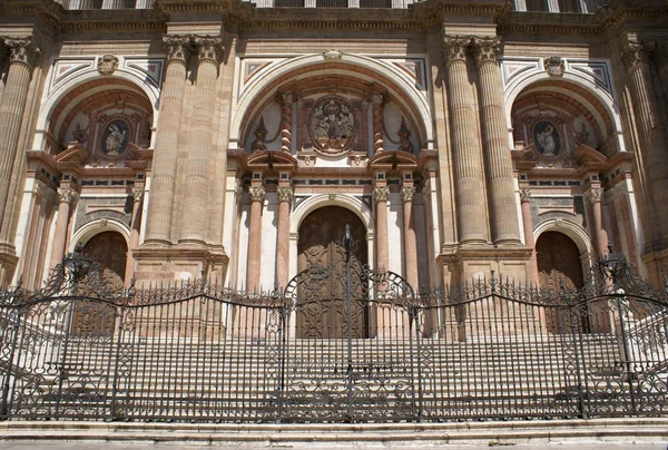 Der Eingang der Kathedrale von Malaga, Malaga, Andalusien, Spanien — Stockfoto