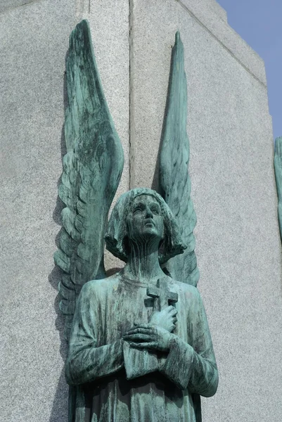 Engelsstatue, Oratorium des Heiligen Josef vom Berg königliche Kathedrale, montreal, canada — Stockfoto