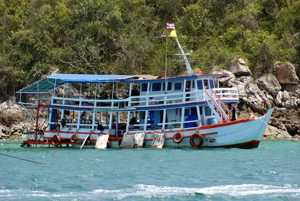 Utasszállító hajó, korall-sziget, Pattaya, Thaiföld — Stock Fotó