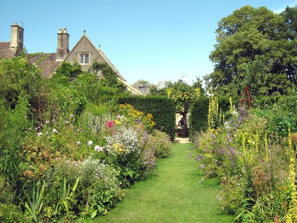 Gartenweg — Stockfoto