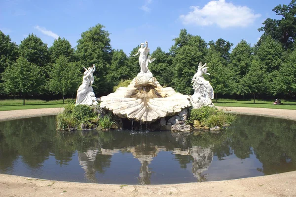 Skulpturenbrunnen — Stockfoto