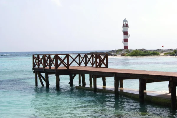 Latarni morskiej i plaży most, Cancun, Meksyk — Zdjęcie stockowe