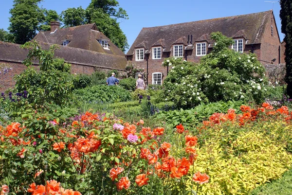 In de tuin. Leeds kasteeltuin, Kent, Engeland — Stockfoto