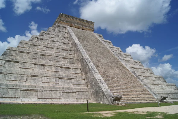 El Castillo, Chichén-Itzá, Mexikó — Stock Fotó