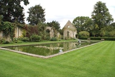 Gölet bahçe Sudeley kalede Winchcombe, İngiltere