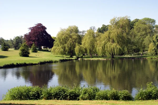 Lake, Leeds Kasteel lake, Maidstone, Kent, Engeland, Uk — Stockfoto