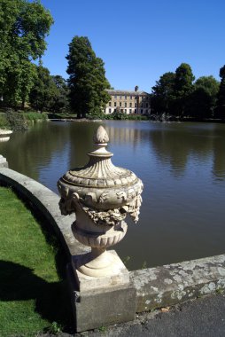 Urn, Çeşme, Kraliyet Botanik Bahçeleri, Kew, Londra, İngiltere