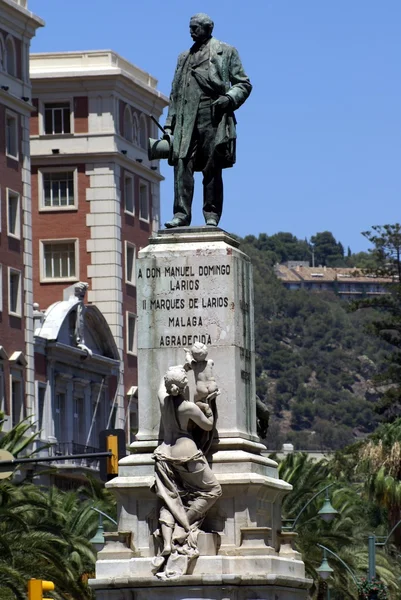 Памятник Маркесу Мануэлю Доминго Лариосу, Малага, Испания — стоковое фото
