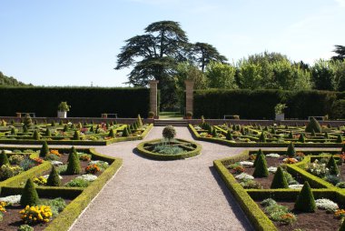 Garden path. Knot garden