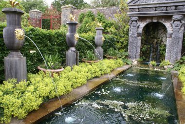 Ahşap çeşme, Bahçe, Arundel Kalesi, West Sussex, İngiltere