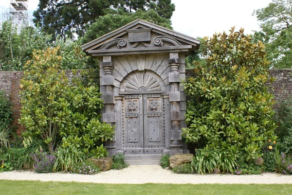 Portão de madeira, jardim, Castelo de Arundel, West Sussex, Inglaterra — Fotografia de Stock