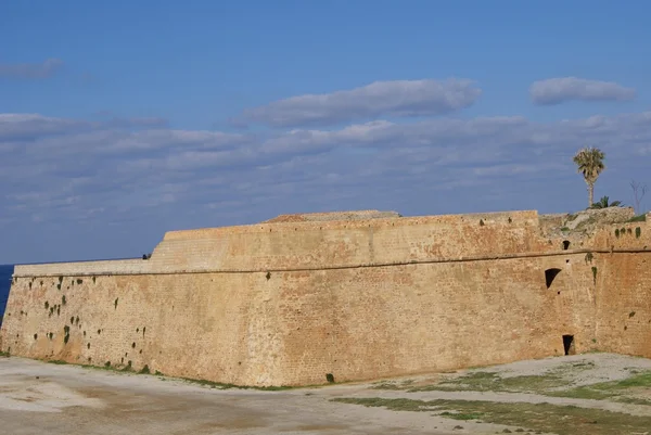 As antigas muralhas da cidade de Chania na Grécia — Fotografia de Stock