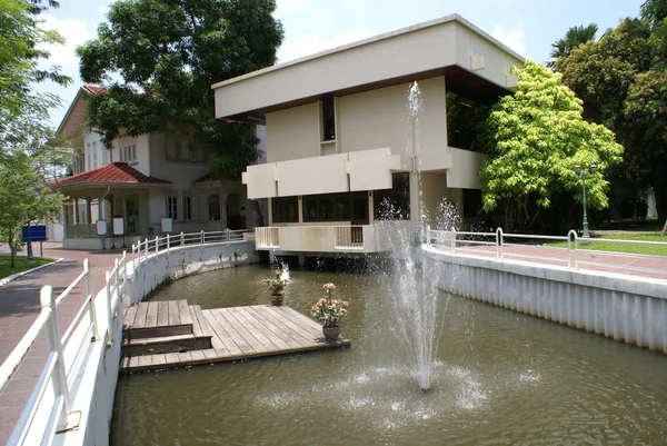 Fontein voor een museum, Dusit paleis, Bangkok, Thailand, Azië — Stockfoto