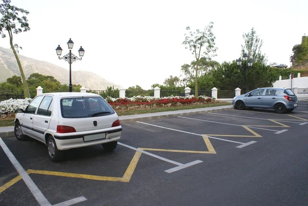 Samochody zaparkowane na parkingu. parkingu. parking strzeżony — Zdjęcie stockowe