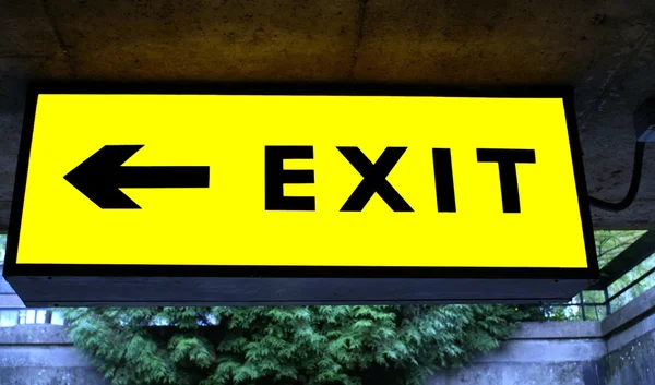 Exit sign in a parking lot — Stock Photo, Image