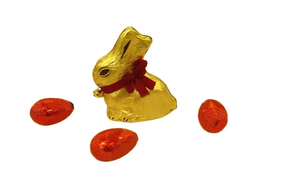 Verpakt ei chocolade en chocolade bunny — Stockfoto