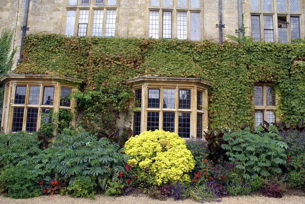 Okna, Sudeley Castle, Winchcombe, Cheltenham, Gloucestershire, Anglie — Stock fotografie