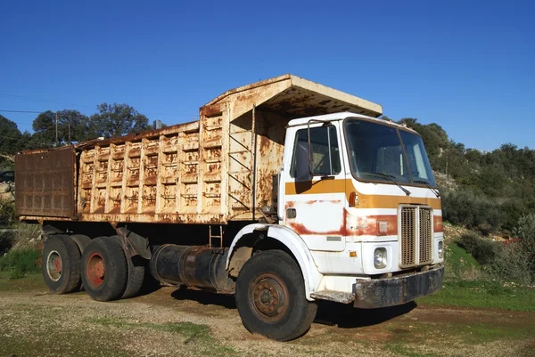 Scrapped Greek truck — Stock Photo, Image