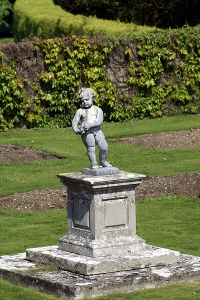 Statue auf einer Säule — Stockfoto