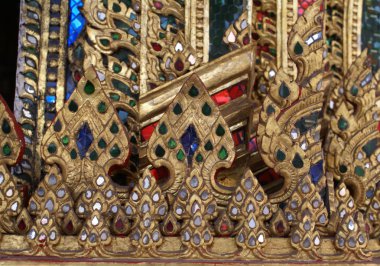 Altın varak ve sırlı cam cephe, Wat Phra Kaew, The Grand Palace, Bangkok, Tayland