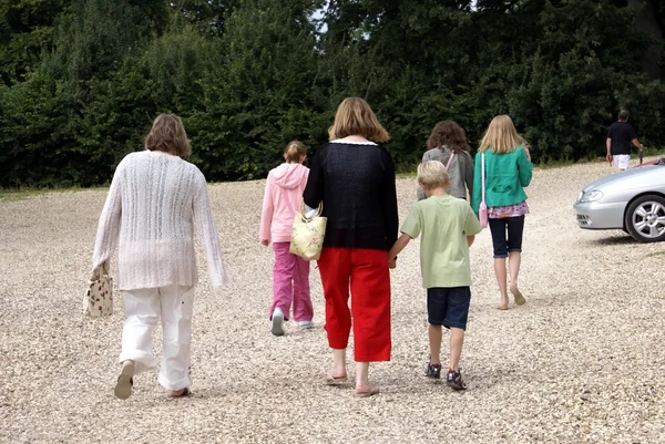 People in a car park — Stock Photo, Image