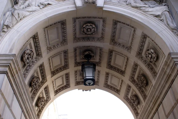 Ingresso ad arco, The Foreign and Commonwealth Office, Whitehall, Londra, Inghilterra — Foto Stock