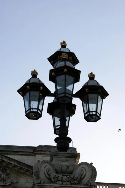 Torlampe von Buckingham Palace, London, England — Stockfoto