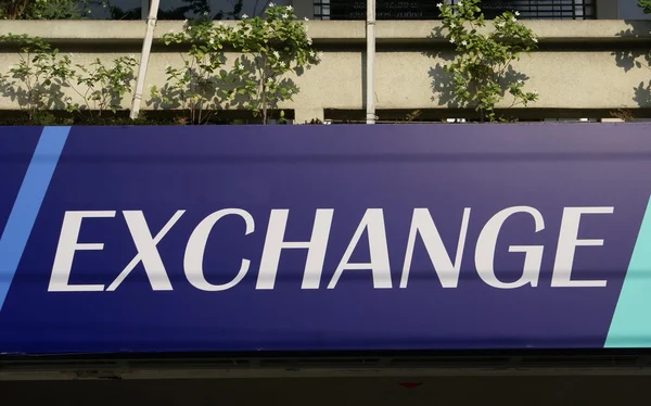 Pénzváltó jele. Exchange-jel. Külföldi valuta- és pénz — Stock Fotó