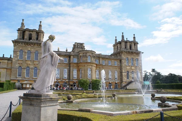 ブレナム宮殿庭園、ウッド ストック、イギリスのオックスフォードシャー州 ストック画像