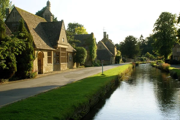 Kvällen syn på en riverside i England — Stockfoto