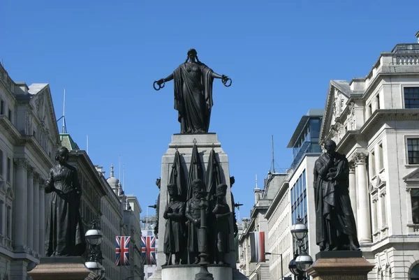 Florence Nightingale heykeli. Kırım Savaşı Anıtı, Waterloo Place, Londra, İngiltere — Stok fotoğraf