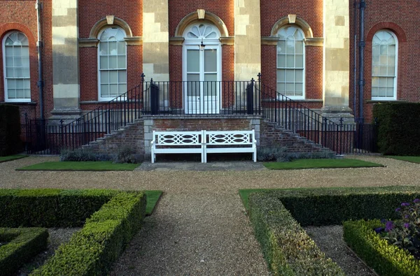 Benches in front of an entrance — Stock Photo, Image