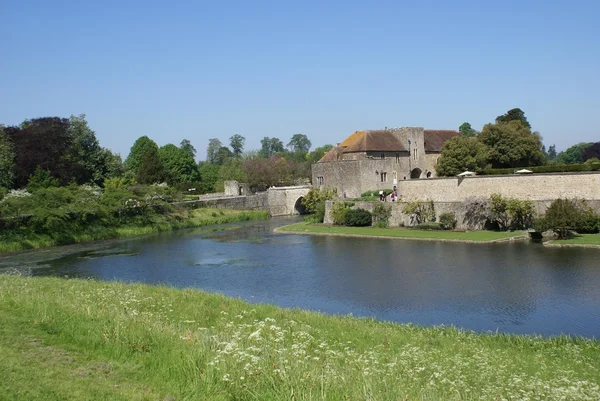 Torhaus und Brücke, leeds castle, kent, england — Stockfoto