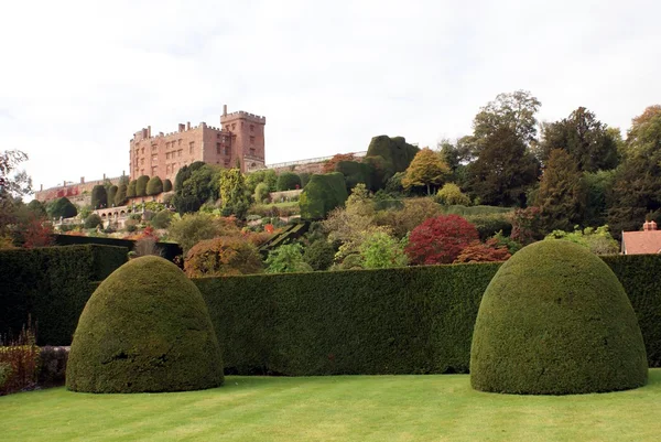 庭, パウィス城、ウェル シュプール、Powys、ウェールズ、イギリス — ストック写真