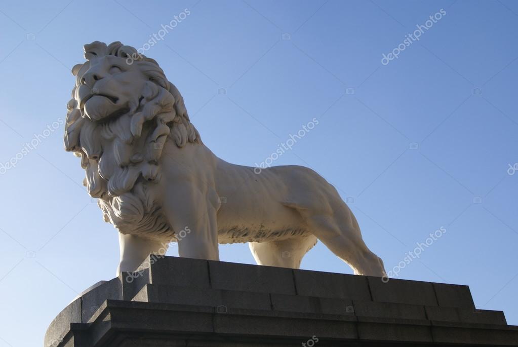 Red Lion South Bank Lion The Coade Lion Westminster Bridge London England Stock Photo Image By C Rose4 Red Lion South Bank Lion The Coade Lion Westminster Bridge London England Stock Photo Image By C Rose4