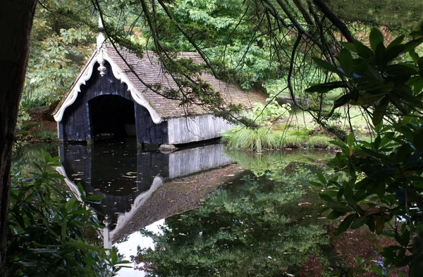 ボートハウス、スコットニー城風景、Lamberhurst、ケント、イギリス — ストック写真